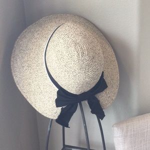 Women's packable beach hat